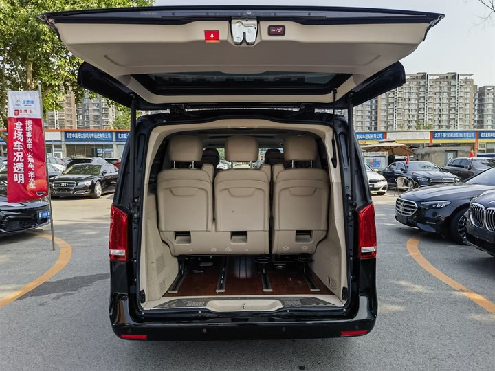 Фото 9 - Mercedes-Benz V-Class