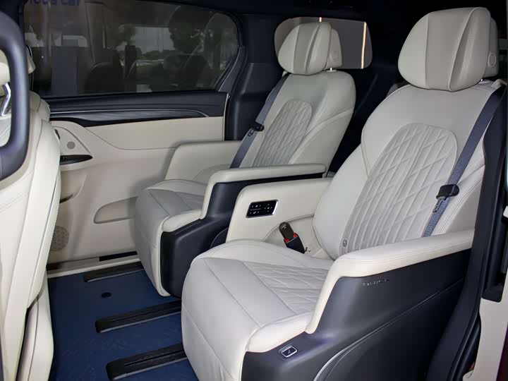 Фото 17 - Buick GL8 ES