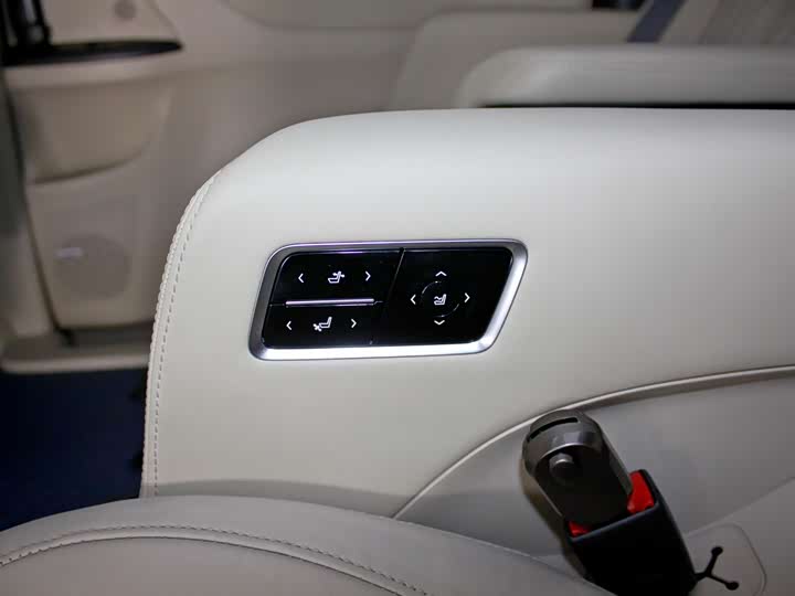 Фото 20 - Buick GL8 ES