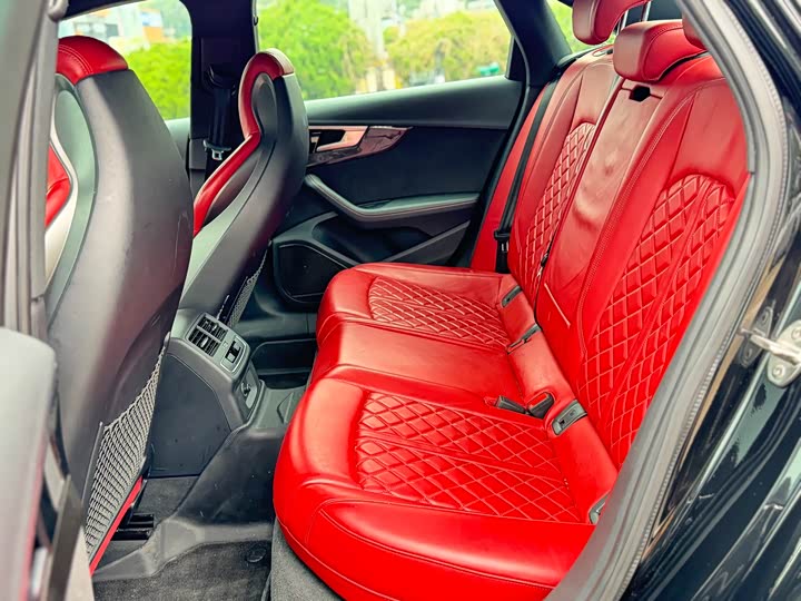 Фото 13 - Audi S4