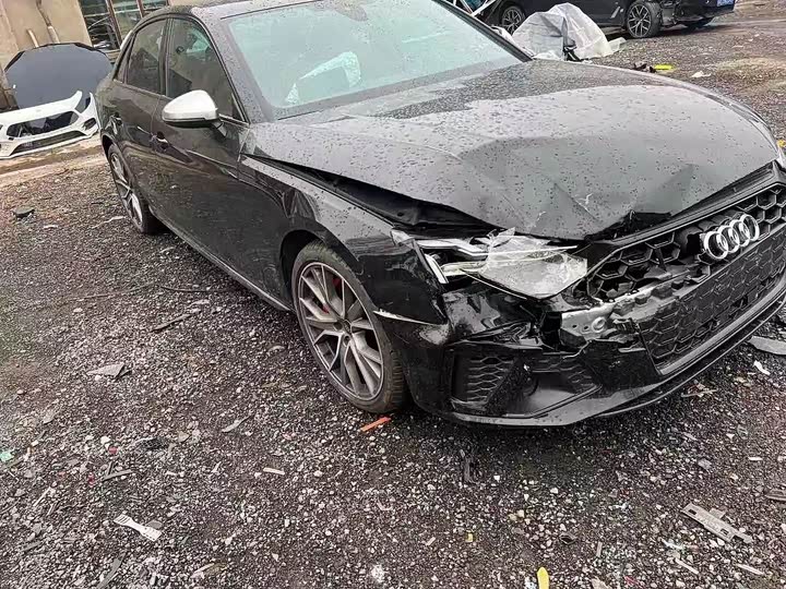 Фото 16 - Audi S4