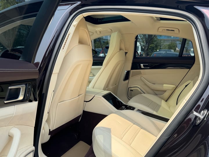 Фото 10 - Porsche Panamera