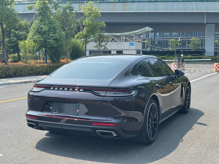 Фото 17 - Porsche Panamera