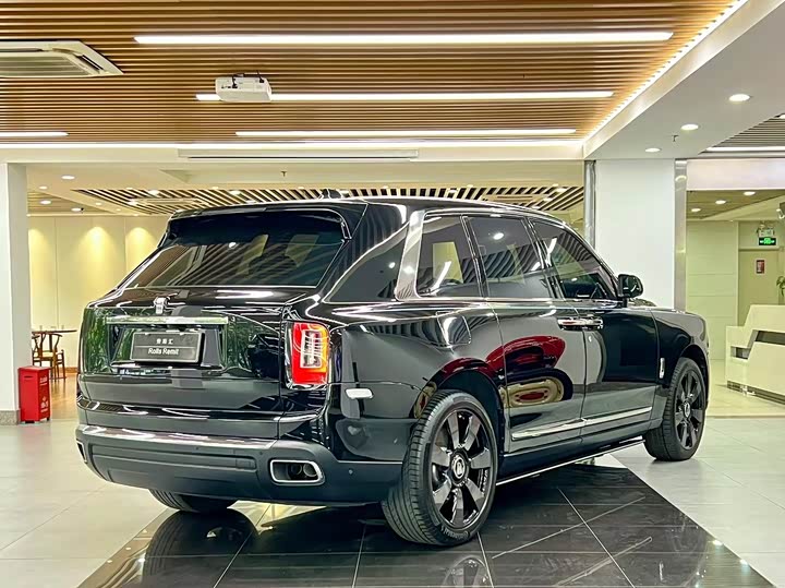 Фото 3 - Rolls-Royce Cullinan