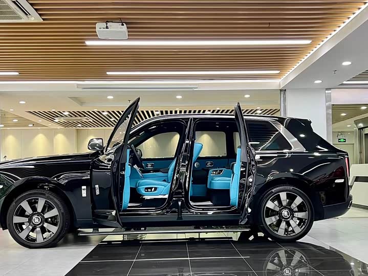 Фото 4 - Rolls-Royce Cullinan