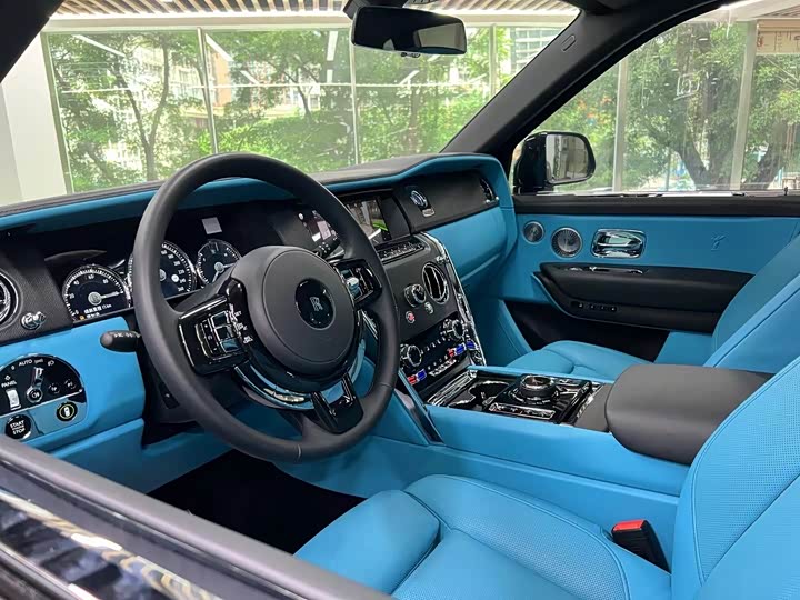 Фото 6 - Rolls-Royce Cullinan