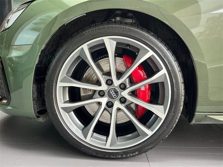 Фото 18 - Audi S4