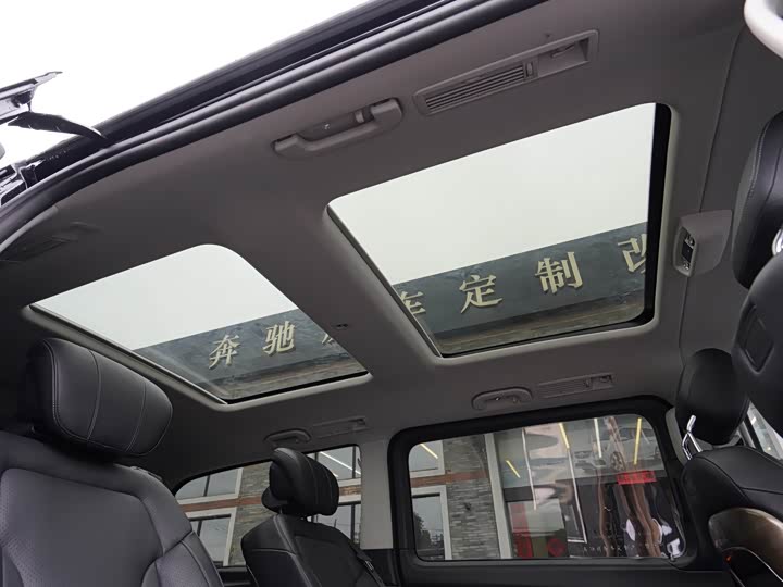 Фото 10 - Mercedes-Benz V-Class