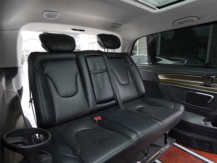 Фото 12 - Mercedes-Benz V-Class