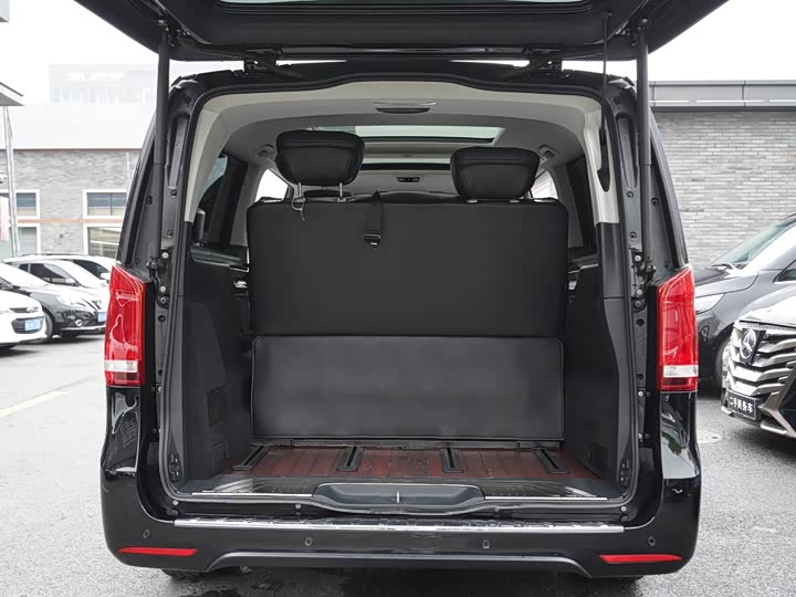 Фото 13 - Mercedes-Benz V-Class