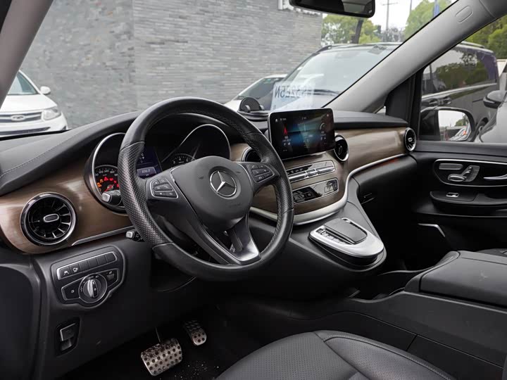 Фото 4 - Mercedes-Benz V-Class