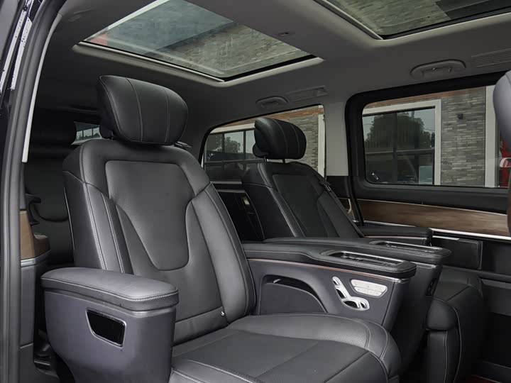 Фото 9 - Mercedes-Benz V-Class