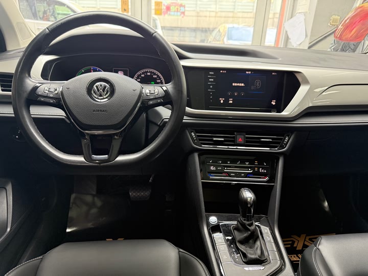 Фото 22 - Volkswagen Tharu EV