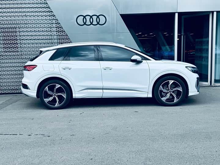 Фото 5 - Audi Q4 e-tron