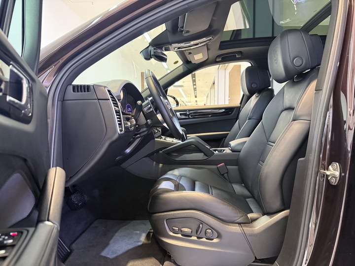 Фото 9 - Porsche Cayenne