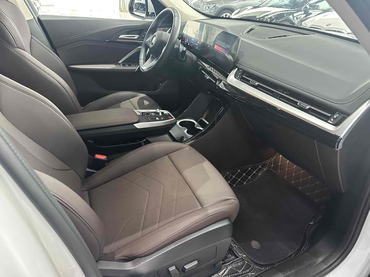 Фото 12 - BMW X1