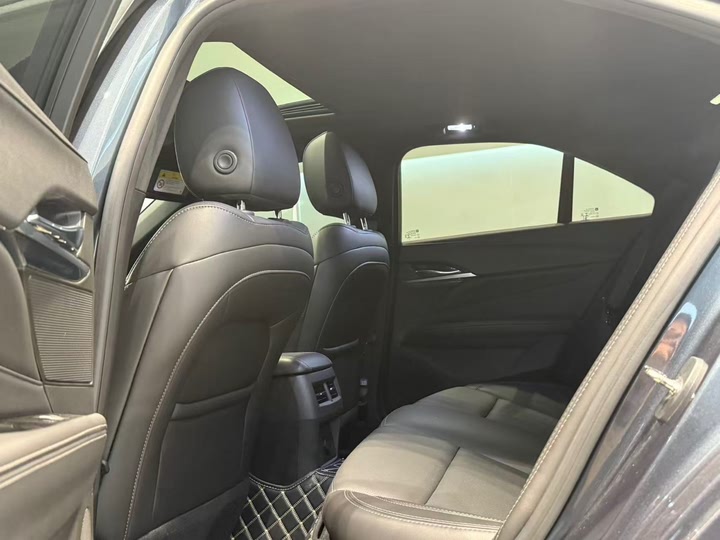 Фото 11 - Cadillac CT4