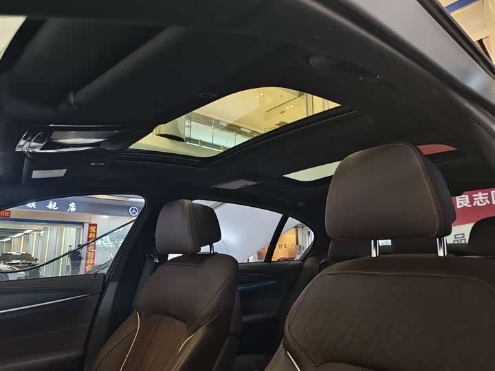 Фото 13 - BMW 5 Series