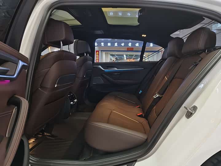 Фото 14 - BMW 5 Series