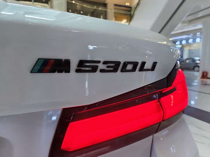 Фото 18 - BMW 5 Series