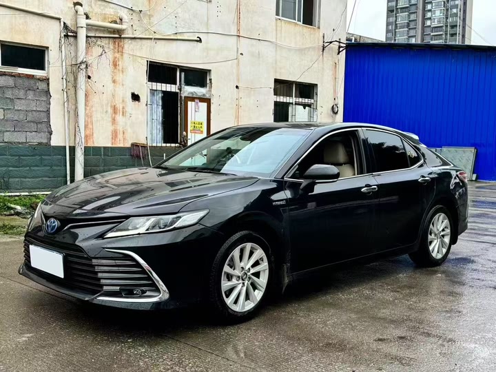 Фото 1 - Toyota Camry