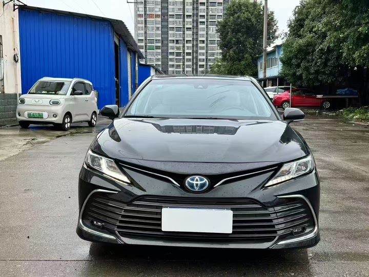 Фото 2 - Toyota Camry