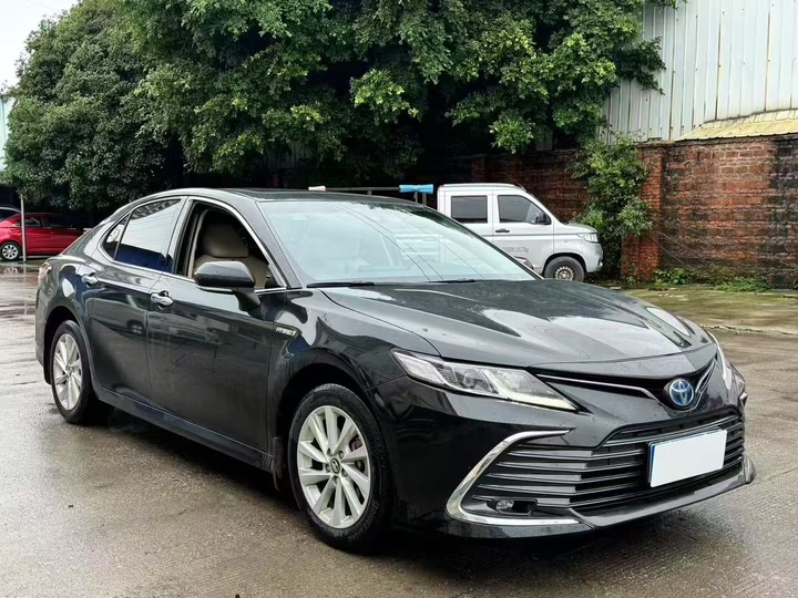 Фото 3 - Toyota Camry