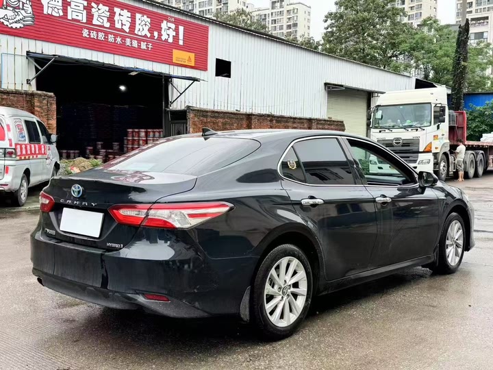 Фото 5 - Toyota Camry