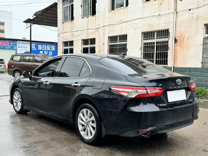 Фото 6 - Toyota Camry