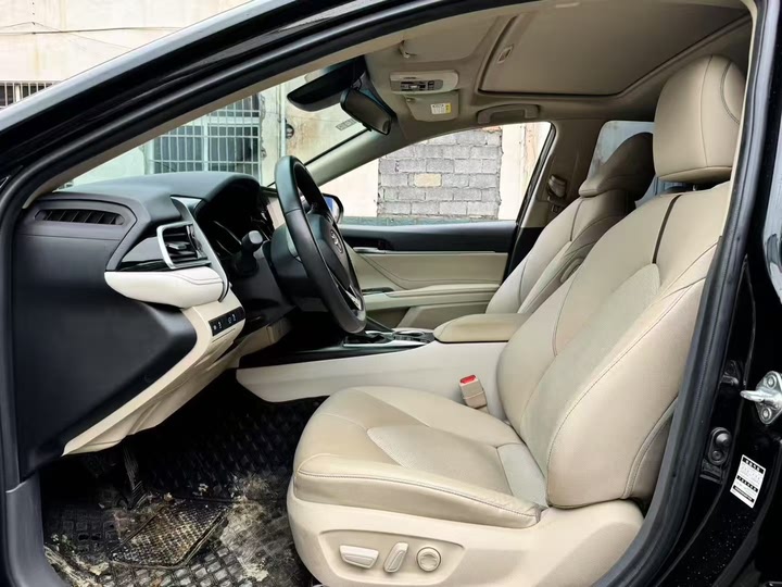 Фото 7 - Toyota Camry