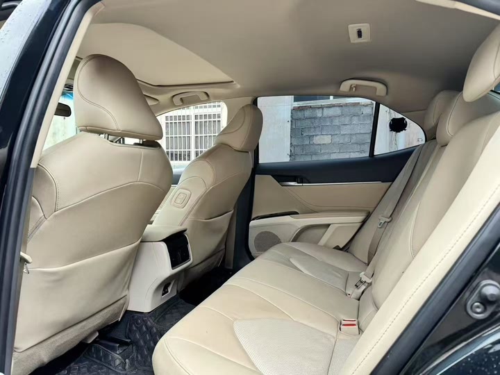 Фото 8 - Toyota Camry