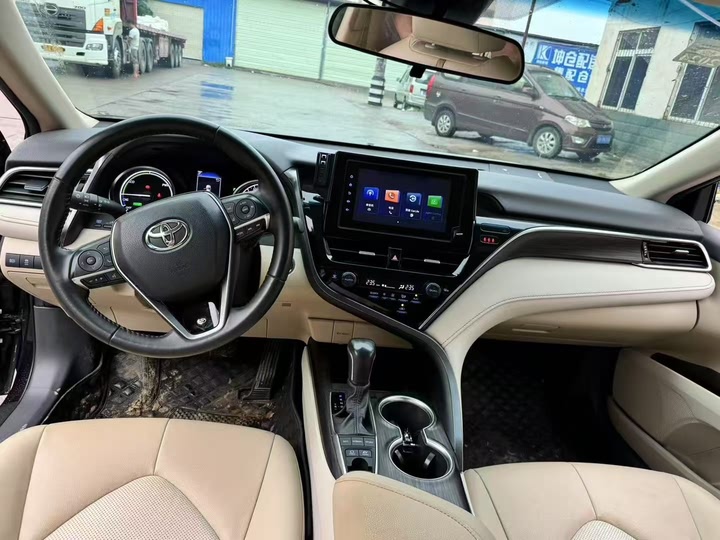 Фото 9 - Toyota Camry