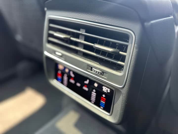 Фото 11 - Audi Q7