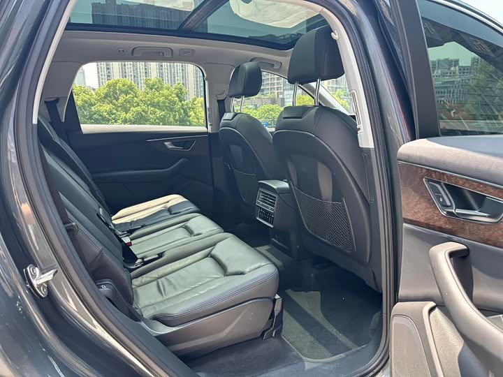 Фото 12 - Audi Q7