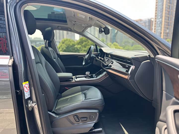 Фото 13 - Audi Q7