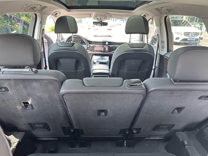 Фото 15 - Audi Q7