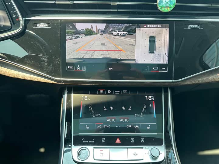 Фото 16 - Audi Q7