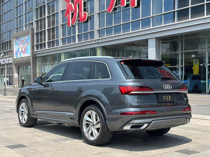 Фото 5 - Audi Q7