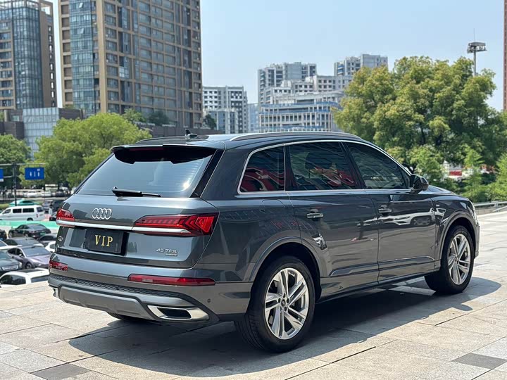 Фото 7 - Audi Q7