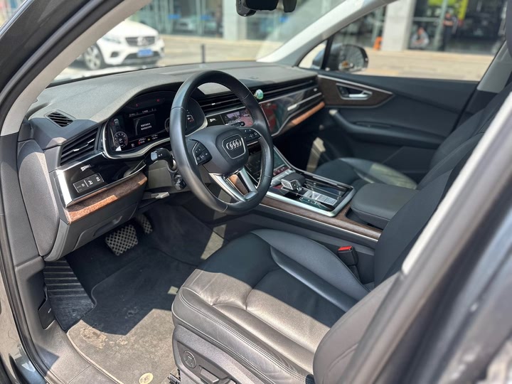 Фото 8 - Audi Q7