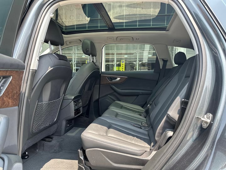 Фото 9 - Audi Q7