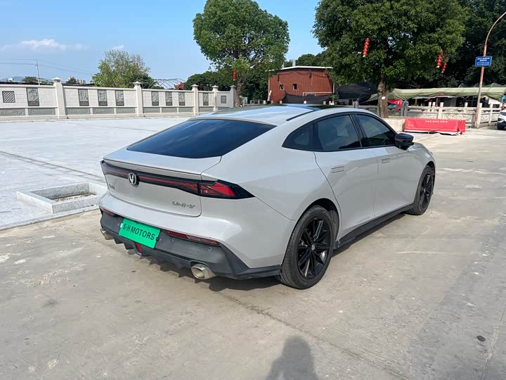 Фото 10 - Changan UNI-V