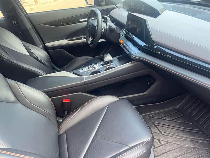 Фото 25 - Changan UNI-V