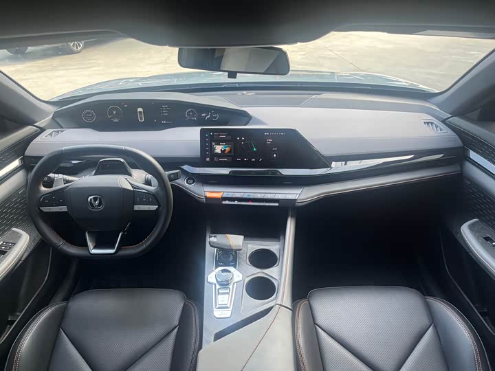 Фото 4 - Changan UNI-V