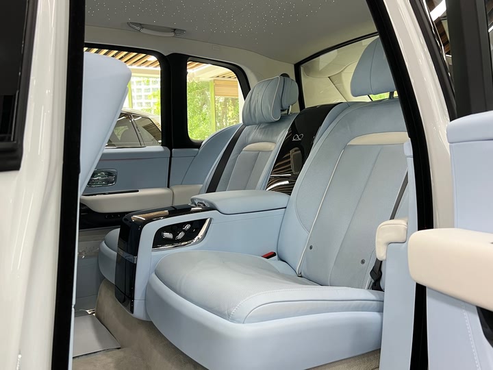 Фото 11 - Rolls-Royce Cullinan