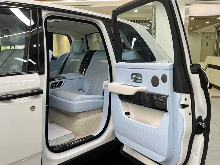 Фото 12 - Rolls-Royce Cullinan