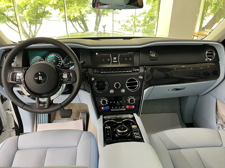 Фото 8 - Rolls-Royce Cullinan