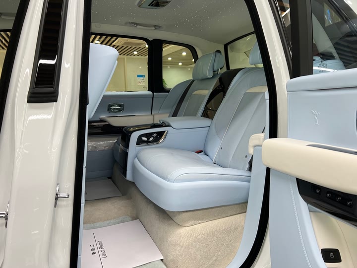 Фото 9 - Rolls-Royce Cullinan