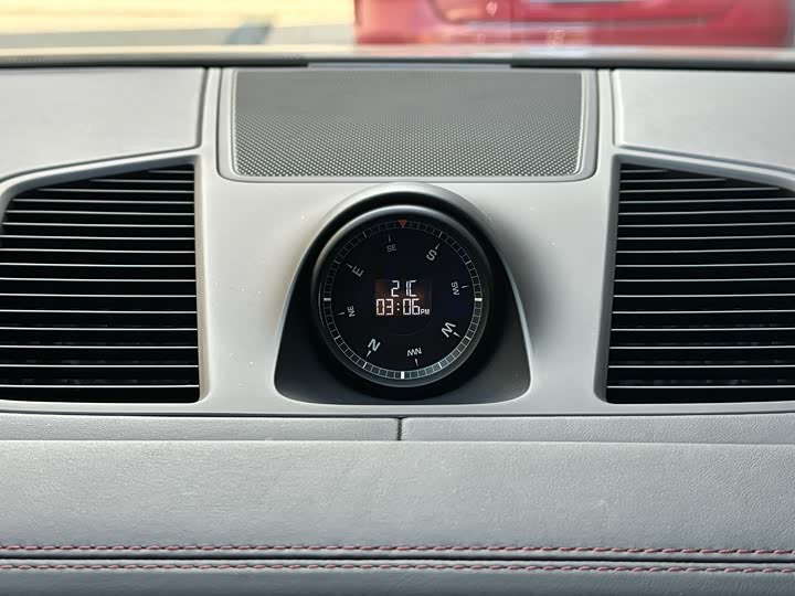 Фото 12 - Porsche Cayenne Hybrid