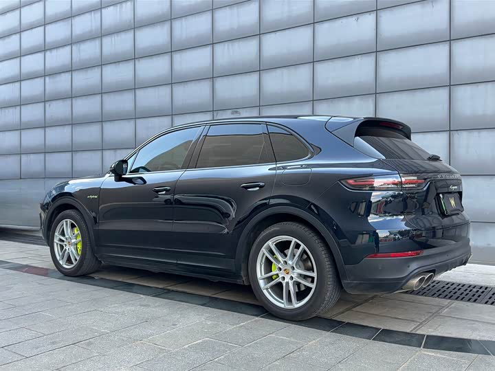 Фото 3 - Porsche Cayenne Hybrid
